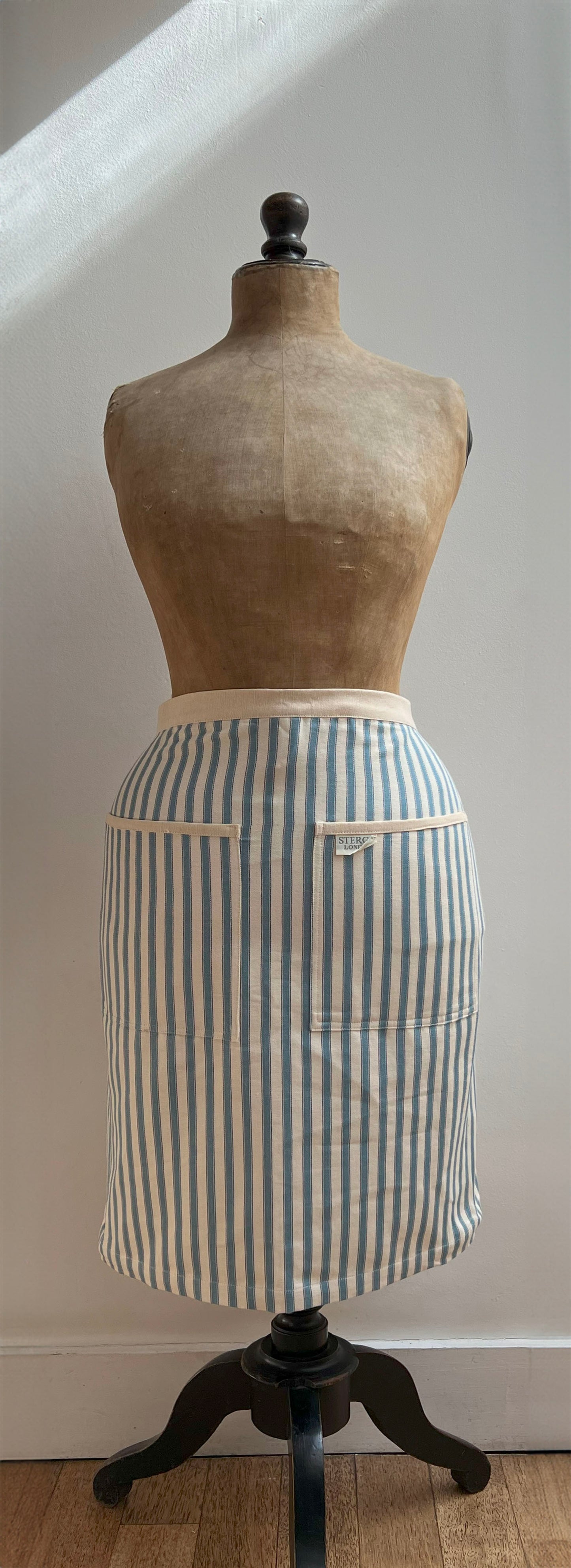 tulsi blue stripe half apron