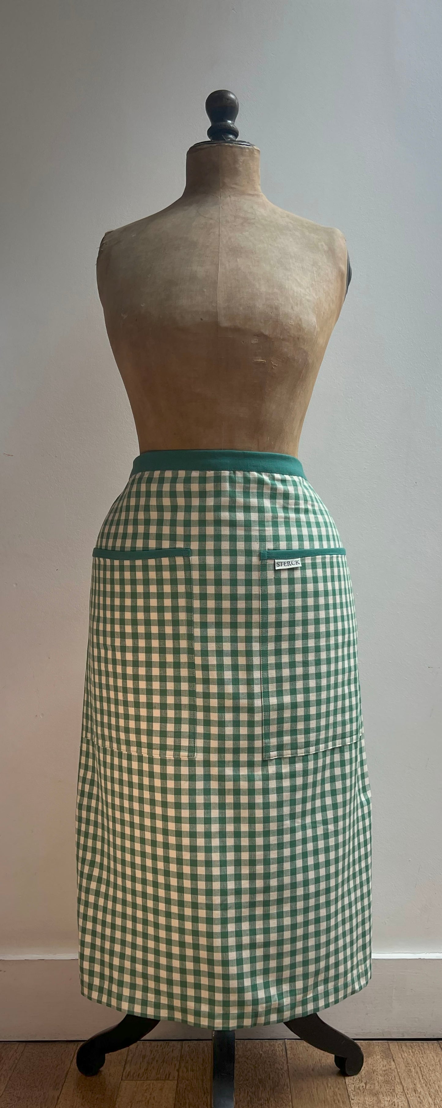 half apron - ziro green gingham